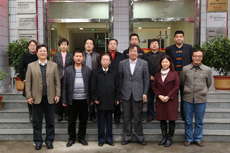 与会人员合影留念.jpg